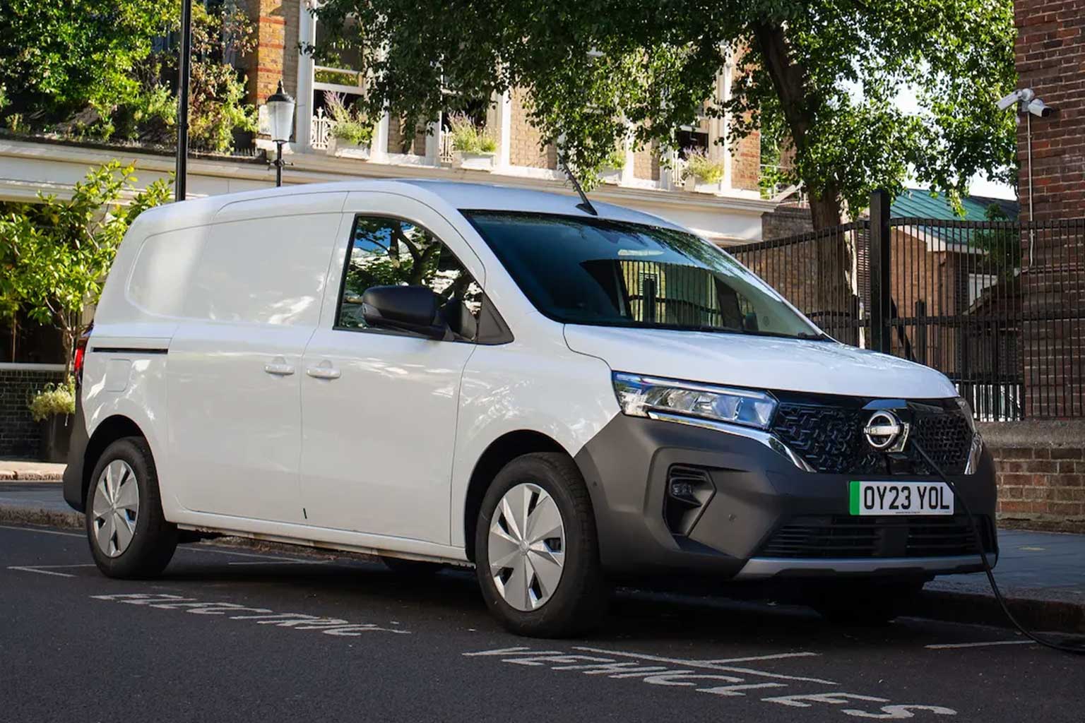 nissan townstar vs peugeot partner poio van einai idaniko gia tin epicheirisi sas