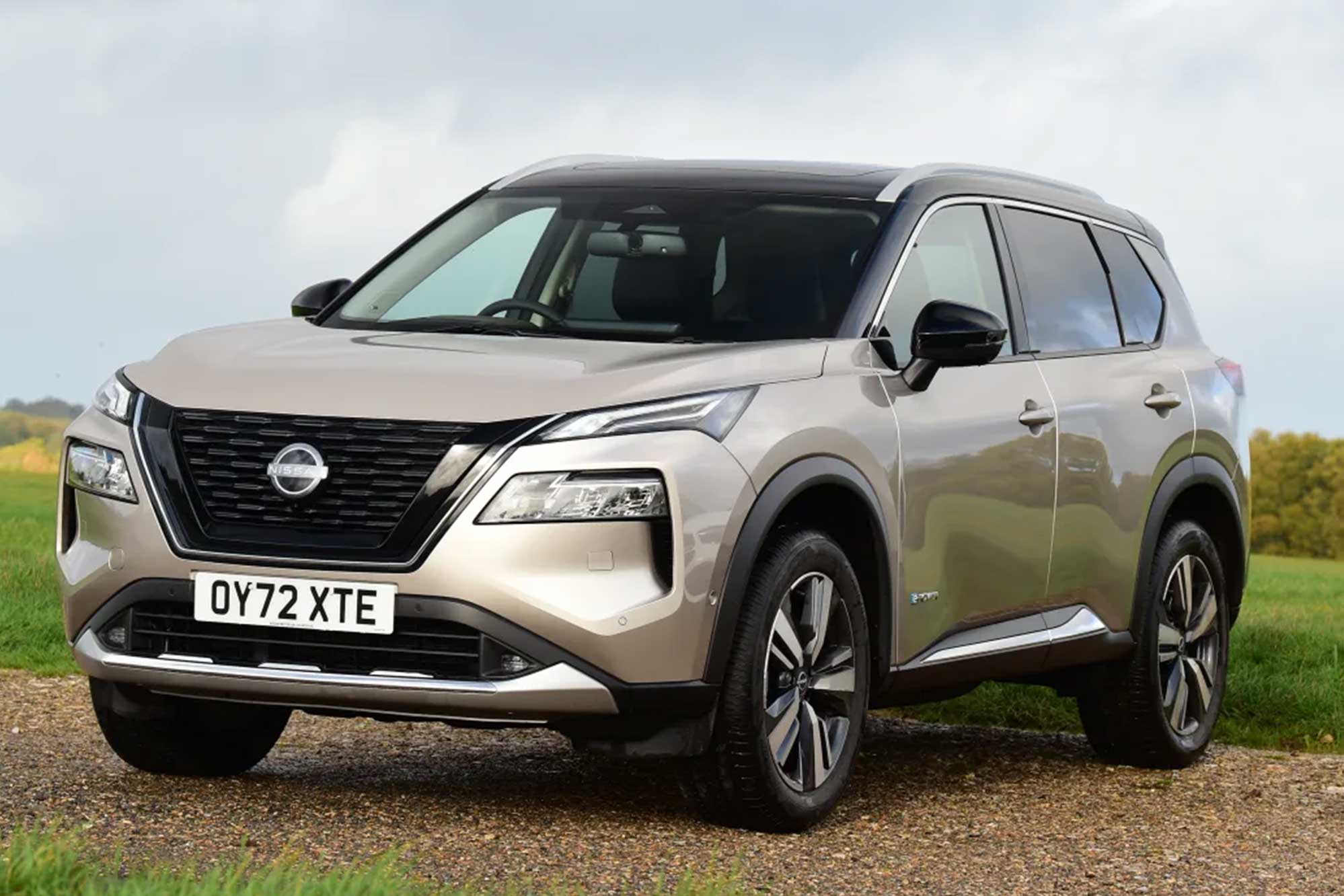 nissan x trail vs kia sportage 7 theseis vs plug in hybrid