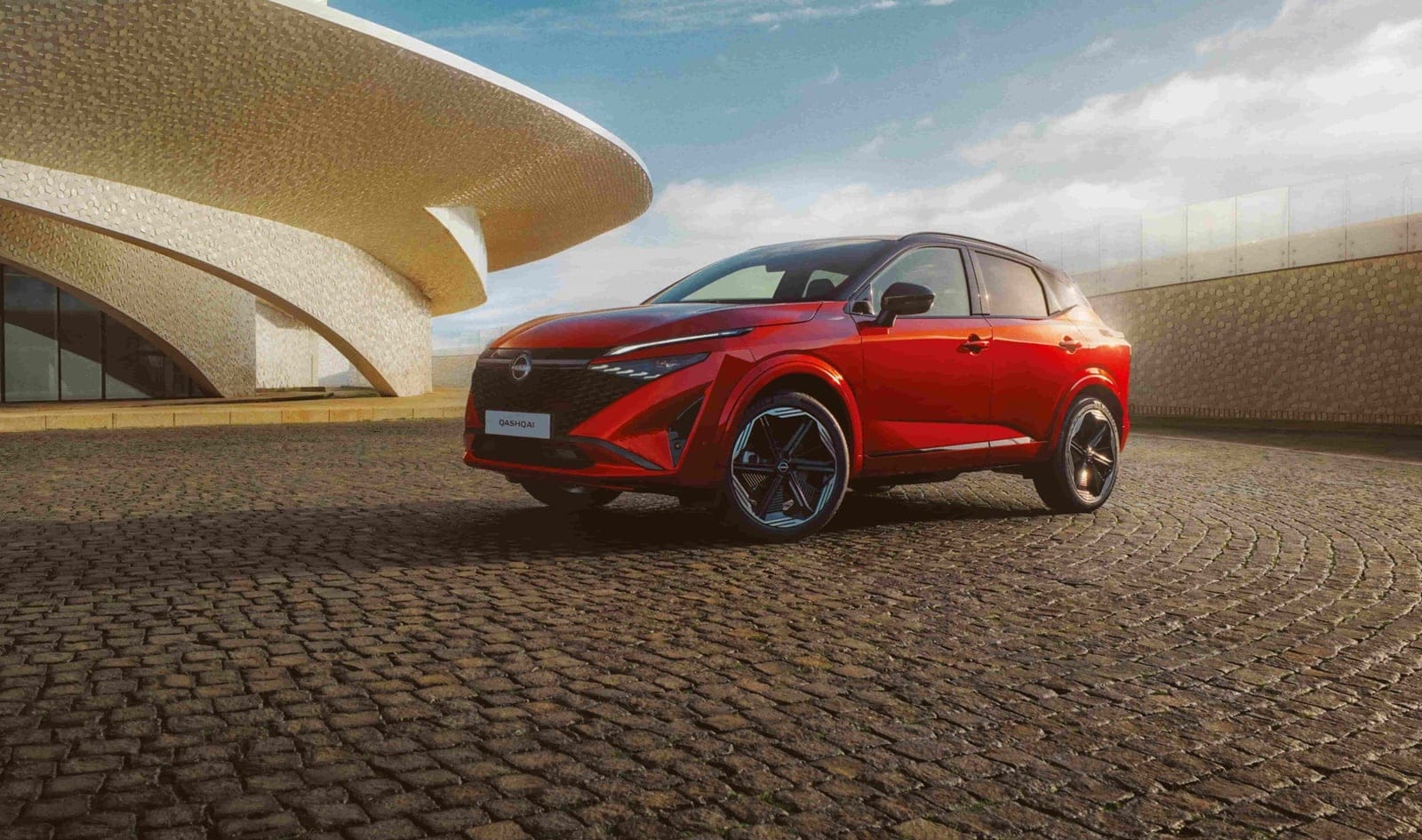 qashqai e power vs peugeot 3008 hybrid poio yvridiko kyriarchei