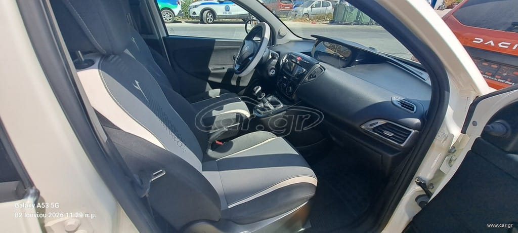 Lancia Ypsilon 2015 (6)