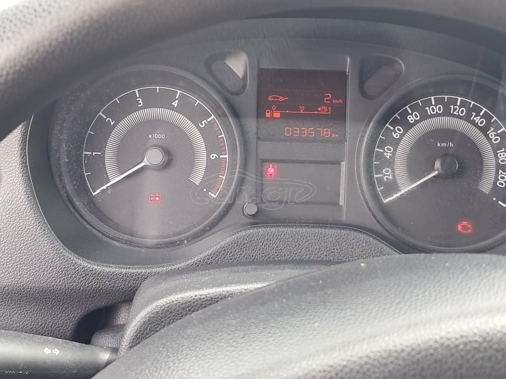 Peugeot 301 2016 (2)
